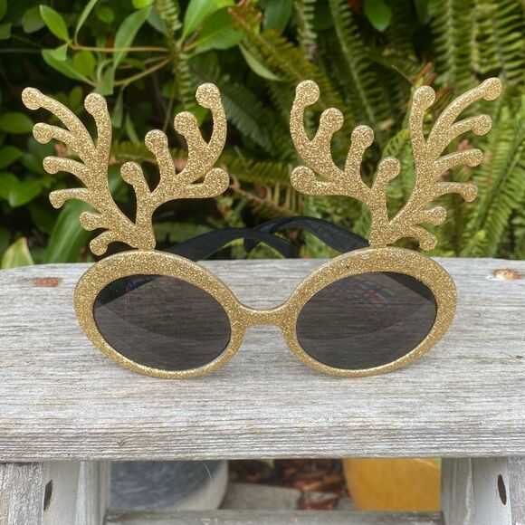 Lot of (4) Four Fun Various Colors & Shapes Sunglasses. Party Celebration - Picture 8 of 9